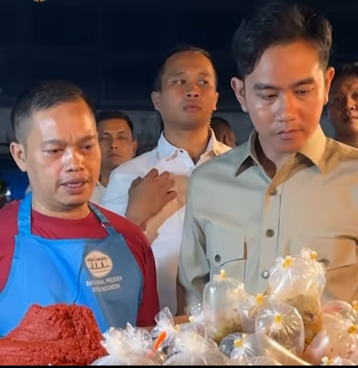 Wapres Gibran Rakabuming Raka Tinjau Pasar Malam Cipulir di Kebayoran Lama Jakarta Selatan, Pastikan geliat ekonomi tetap stabil