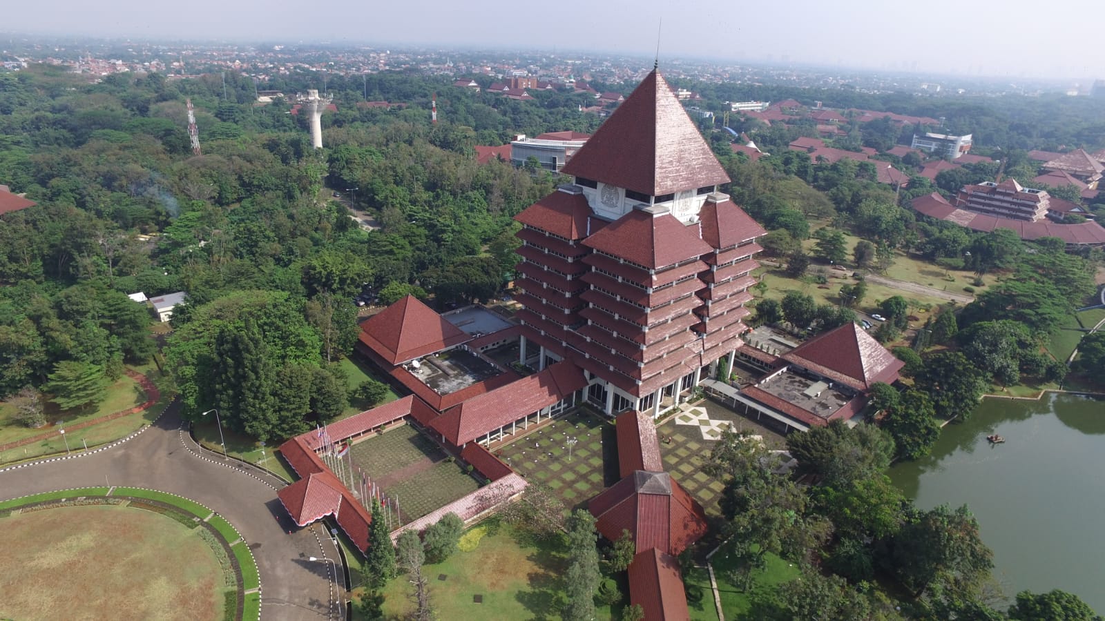 TIGA TAHUN BERTURUT-TURUT, UI KEMBALI TEMBUS PERINGKAT 801–1000 DUNIA VERSI THE WUR 2026