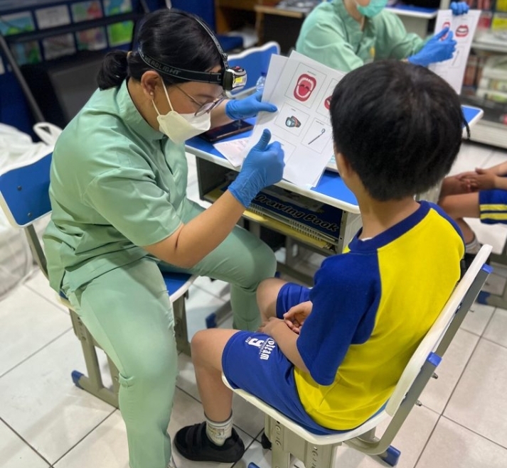 FKG UI PECAHKAN REKOR MURI PEMERIKSAAN GIGI DAN MULUT BAGI ANAK DISABILITAS   