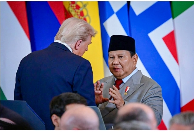 Momen Jabat Tangan dan Pujian Presiden Trump kepada Presiden Prabowo