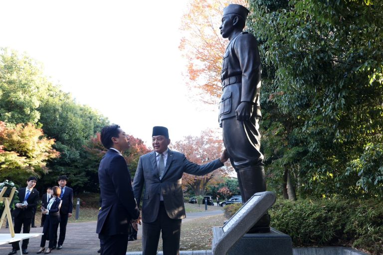 Menhan Sjafrie Hormati Patung Jenderal Sudirman di Jepang, Tegaskan Jejak Sejarah dan Persahabatan RI–Jepang