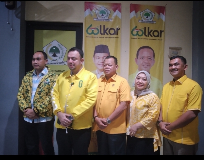 DPD Partai Golkar Kota Depok Gelar Syukuran Pemberian Gelar Pahlawan Nasional Untuk Haji Muhammad Soeharto, Farabi : Bangsa yang Besar Adalah Bangsa yang Menghargai Jasa Para Pahlawannya DPD Partai Golkar Kota Depok Gelar Syukuran Pemberian Gelar Pahlawan Nasional Untuk Haji Muhammad Soeharto, Farabi : Bangsa yang Besar Adalah Bangsa yang Menghargai Jasa Para Pahlawannya