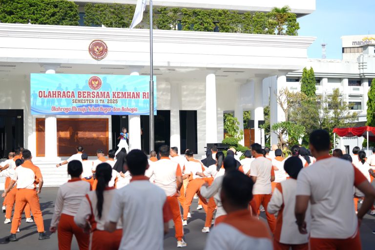 Irjen Kemhan Pimpin Olahraga Bersama, Perkuat Kebersamaan dan Produktivitas Pegawai Irjen Kemhan Pimpin Olahraga Bersama, Perkuat Kebersamaan dan Produktivitas Pegawai