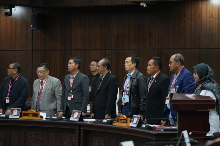 Wamenhan Hadiri Sidang Pleno Pengujian Materiil UU TNI di Mahkamah Konstitusi RI