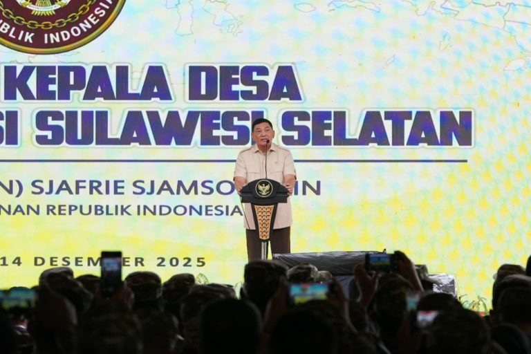 Di Jambore Kepala Desa Tingkat Sulsel, Menhan Tekankan Loyalitas Konstitusi dan Pengabdian NKRI Di Jambore Kepala Desa Tingkat Sulsel, Menhan Tekankan Loyalitas Konstitusi dan Pengabdian NKRI
