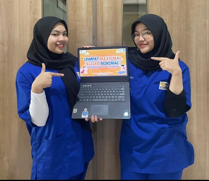 MAHASISWA VOKASI UI SABET JUARA NASIONAL POSTER ILMIAH FISIOTERAPI DAY 2025