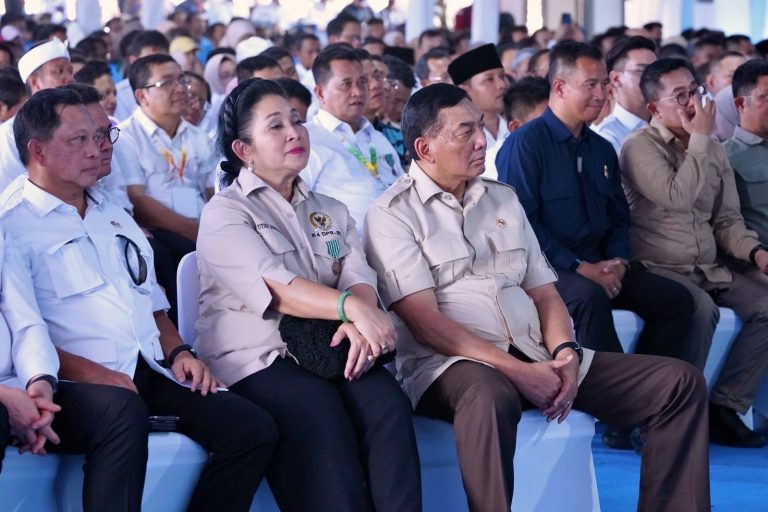 Menhan Sjafrie Dampingi Presiden RI pada Panen Raya Nasional dan Pengumuman Swasembada Pangan 2025