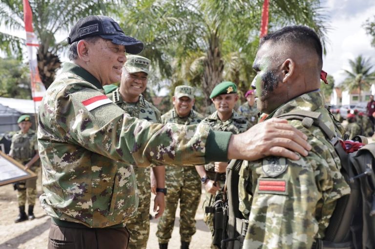 Menhan Sjafrie Tinjau Yonif TP 827/MCY Kaltim, Tekankan Pembinaan Prajurit Berlandaskan Meritokrasi
