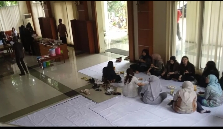 Peristiwa Pengusiran Salah Satu Wartawati PWI Kota Depok Nodai Tujuan Suci Acara Cucurak dan Terindikasi Melanggar Undang-undang Pers Nomor 40 Tahun 1999 Pasal Pasal 18 ayat (1)