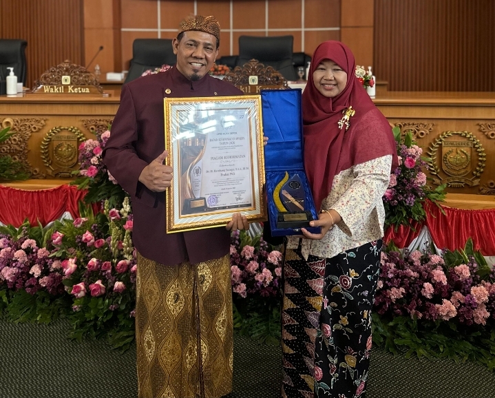 HBS Kembali Raih BKD Award DPRD Kota Depok Kategori Umum dengan Penilaian Kinerja Terbaik